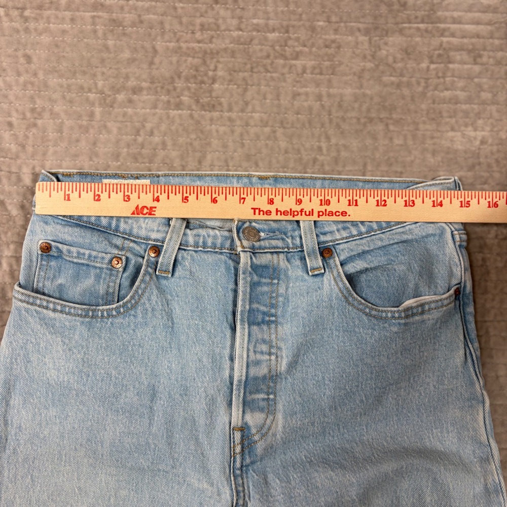 Levis Premium 501 Original Fit Light Wash Straight Leg Button Fly Jeans W28 L28 - Picture 6 of 11